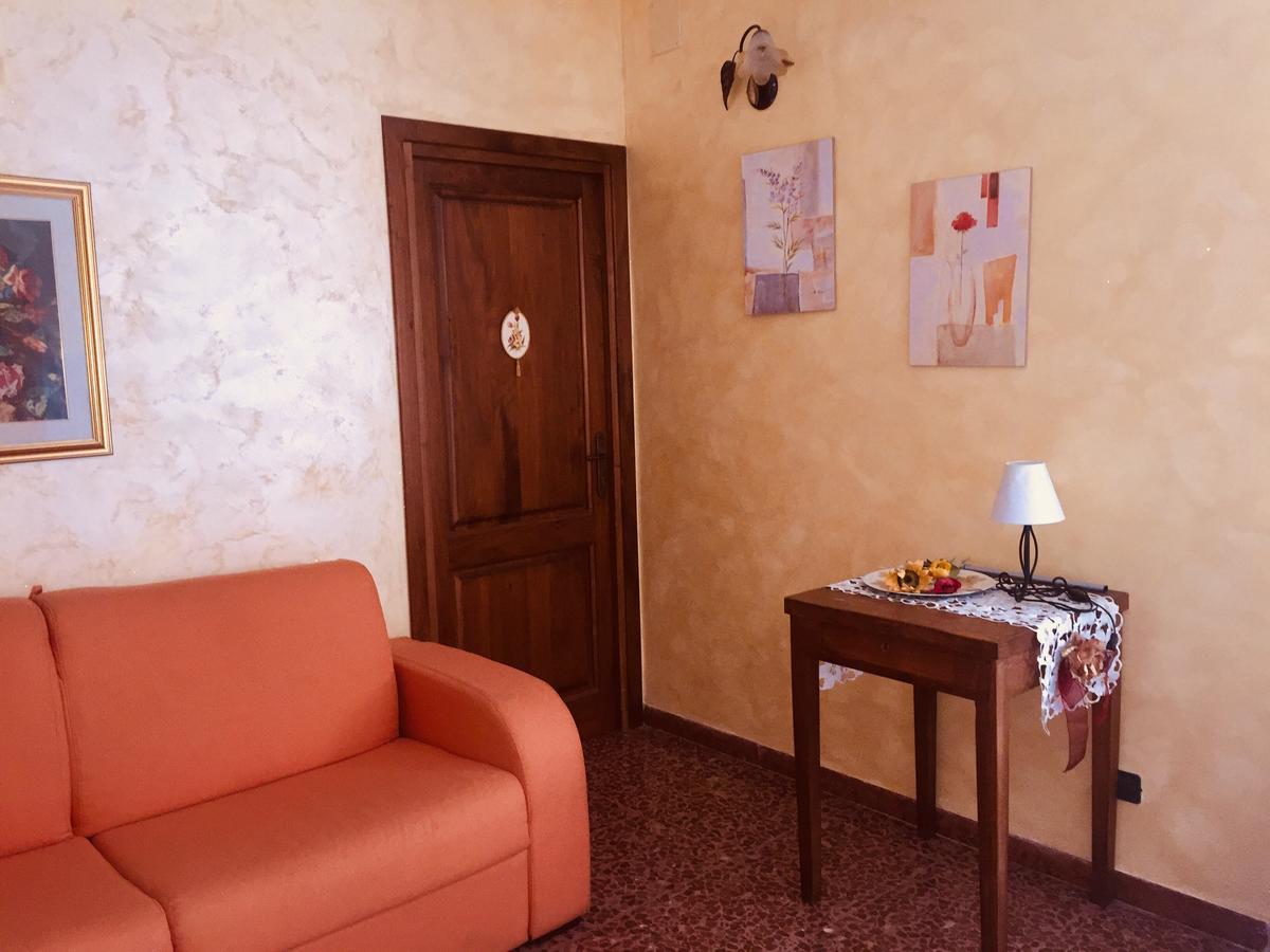 B&B Il Tulipano Sul Lago Colle di Tora Luaran gambar